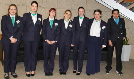 “Nas Margens do Ser: O Equilíbrio Entre o Cuidar e o Existir”